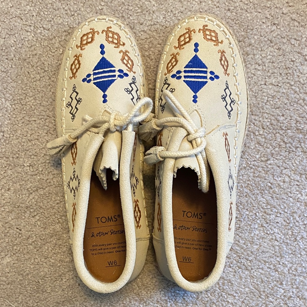 TOMS Cream Shoes with Blue and Brown Design